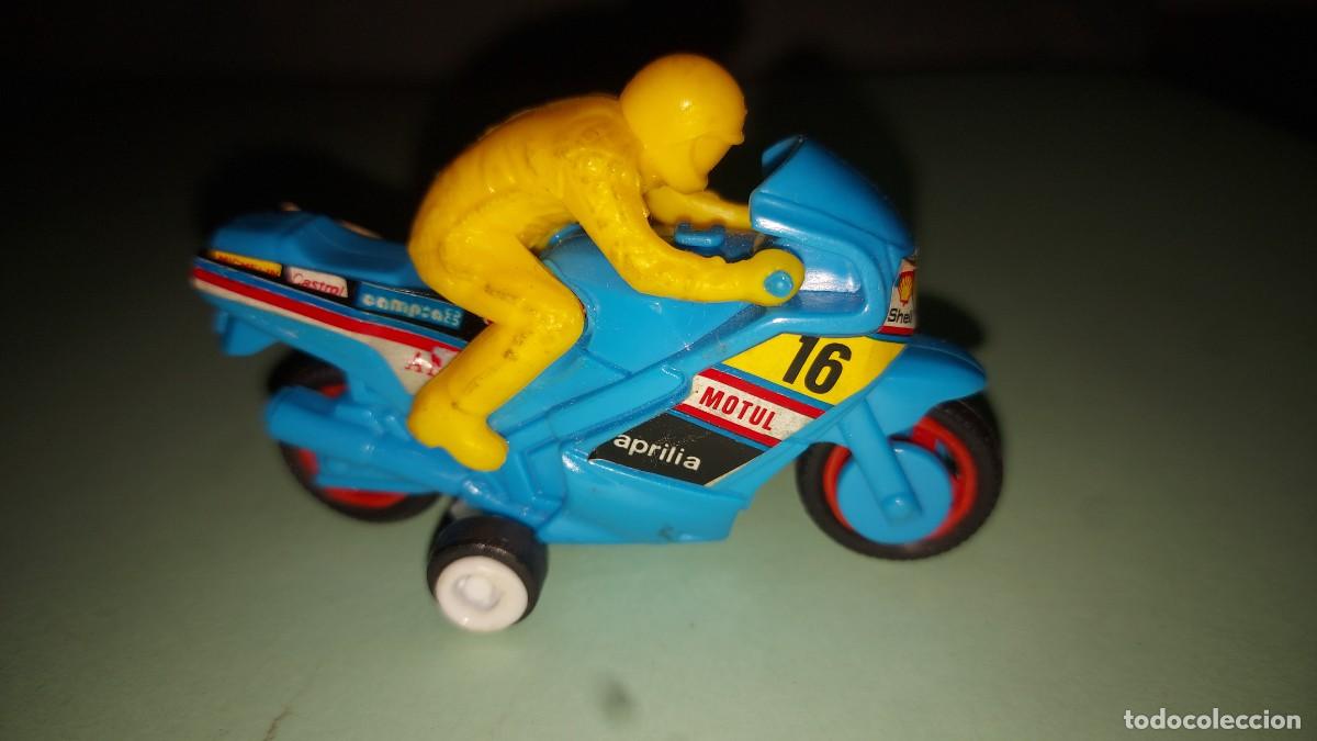 Motos a escala: Antigua moto de pl&aacute;stico