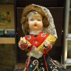 Muñeca española clasica: ANTIGUA MUÑECA DE CARTON-PIEDRA CON TRAJE REGIONAL
