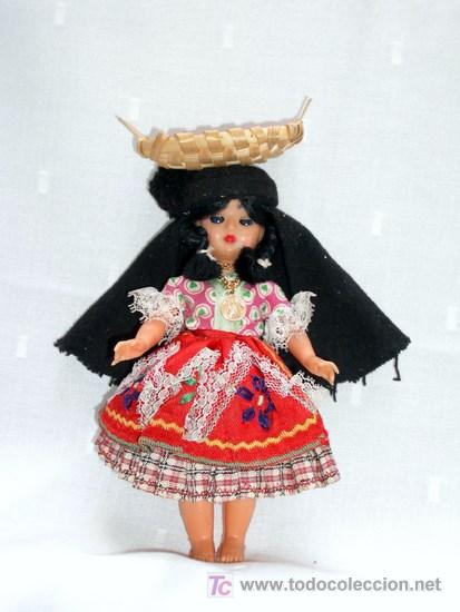 Mu&ntilde;eca espa&ntilde;ola clasica: Mu&ntilde;eca de celuloide con traje regional, a&ntilde;os 30-40 - Foto 1