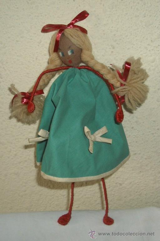 Mu&ntilde;eca espa&ntilde;ola clasica: MU&Ntilde;ECA Y COCODRILO DE FIELTRO,A&Ntilde;OS 50 - Foto 2