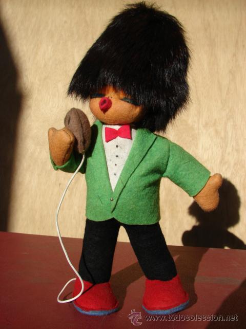 Mu&ntilde;eca espa&ntilde;ola clasica: BEATLE CANTANTE DE FIELTRO - Foto 1