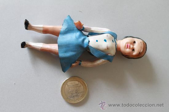 Mu&ntilde;eca espa&ntilde;ola clasica: Peque&ntilde;a mu&ntilde;eca, pl&aacute;stico, a&ntilde;os 60 - Foto 3