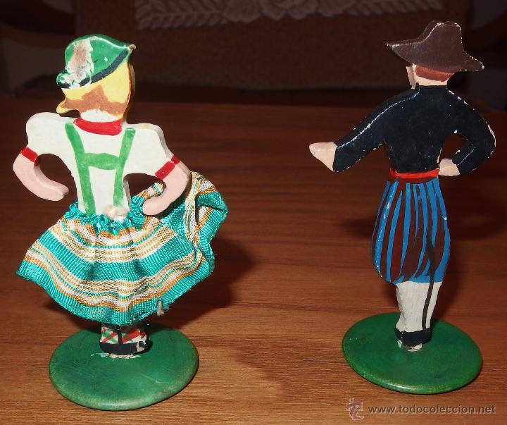 Mu&ntilde;eca espa&ntilde;ola clasica: PAREJA DE MU&Ntilde;ECOS DE MADERA,CON BASE,A&Ntilde;OS 50 - Foto 2