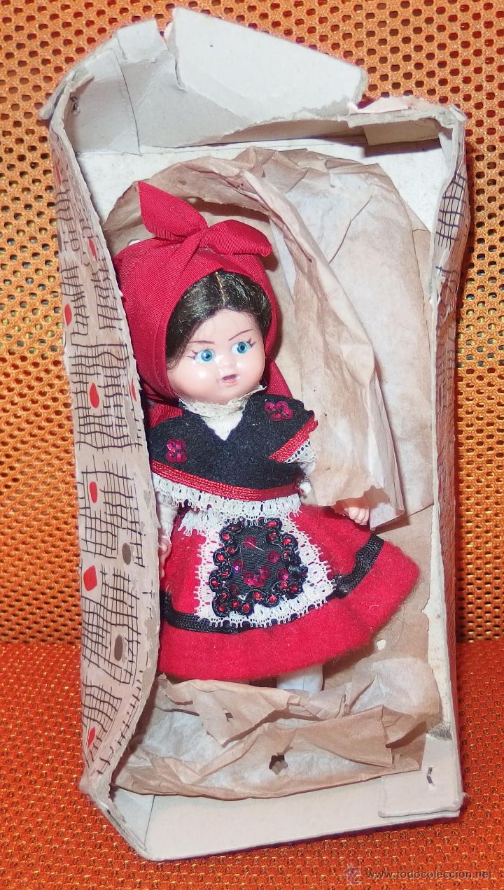 Mu&ntilde;eca espa&ntilde;ola clasica: MU&Ntilde;ECA REGIONAL DE CELULOIDE,CAJA ORIGINAL,FINALES A&Ntilde;OS 50 - Foto 1