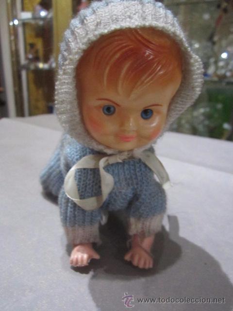 Mu&ntilde;eca espa&ntilde;ola clasica: Antiguo mu&ntilde;eco gateador de celuloide. No funciona. 13 x 13 cms. - Foto 2