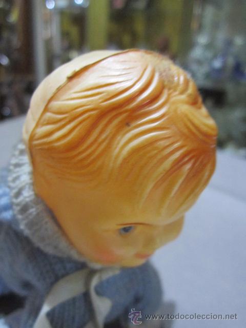Mu&ntilde;eca espa&ntilde;ola clasica: Antiguo mu&ntilde;eco gateador de celuloide. No funciona. 13 x 13 cms. - Foto 5
