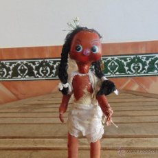 Muñeca española clasica: ANTIGUA MUÑECA EN SERRIN PRENSADO PINTADO Y DECORADO CHACHA NEGRA CON MOVIMIENTO EN PIERNAS Y BRAZOS