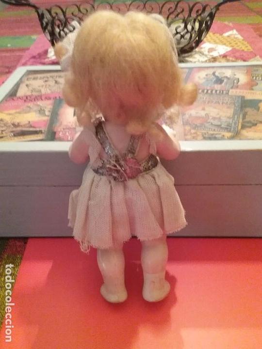 Mu&ntilde;eca espa&ntilde;ola clasica: MU&Ntilde;ECA DE CELULOIDE CON SILLA Y BEB&Eacute; - Foto 3