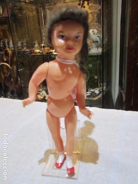 Mu&ntilde;eca espa&ntilde;ola clasica: Peque&ntilde;a mu&ntilde;eca de celuloide, articulada. 17 cms. - Foto 2