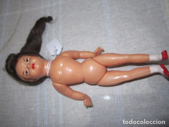 Mu&ntilde;eca espa&ntilde;ola clasica: Peque&ntilde;a mu&ntilde;eca de celuloide, articulada. 17 cms. - Foto 3