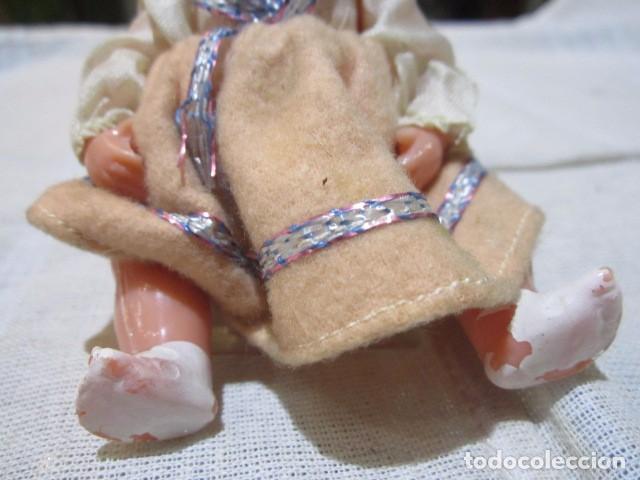 Mu&ntilde;eca espa&ntilde;ola clasica: Peque&ntilde;a mu&ntilde;eca de celuloide con ojos durmientes. 12 cms. - Foto 3