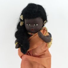 Muñeca española clasica: MUÑECA AFRICANA CON BEBÉ EN PORCELANA PINTADA AÑOS 50