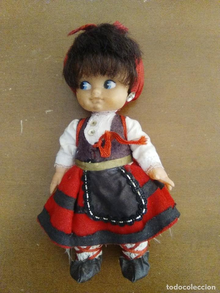 Mu&ntilde;eca espa&ntilde;ola clasica: Mu&ntilde;eca con vestido regional. - Foto 1