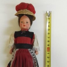Muñeca española clasica: MUÑECA CON VESTIDO REGIONAL