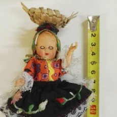 Muñeca española clasica: MUÑECA DE CELULOIDE O SIMILAR ANTIGUA CON TRAJE REGIONAL