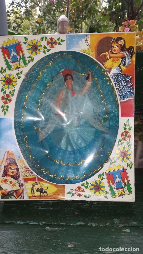 Mu&ntilde;eca espa&ntilde;ola clasica: antigua mu&ntilde;eca gitanilla, en su caja - Foto 1