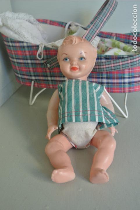 Mu&ntilde;eca espa&ntilde;ola clasica: Mu&ntilde;eca bebe de celuloide, con su canastito. - Foto 4
