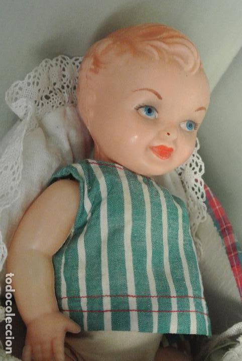 Mu&ntilde;eca espa&ntilde;ola clasica: Mu&ntilde;eca bebe de celuloide, con su canastito. - Foto 5