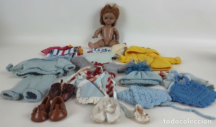 Mu&ntilde;eca espa&ntilde;ola clasica: MU&Ntilde;ECA DE PL&Aacute;STICO CON COMPLEMENTOS. CIRCA 1950. - Foto 6