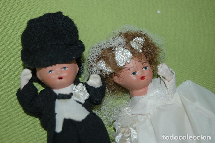 Mu&ntilde;eca espa&ntilde;ola clasica: pareja de novios de denia - Foto 2