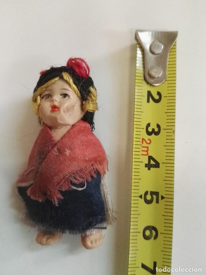 Mu&ntilde;eca espa&ntilde;ola clasica: Mu&ntilde;eca de celuloide con traje regional, peque&ntilde;a. - Foto 1