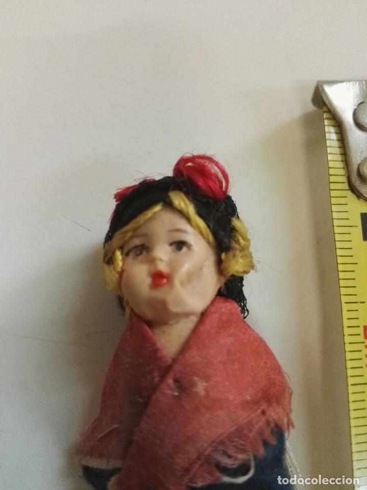 Mu&ntilde;eca espa&ntilde;ola clasica: Mu&ntilde;eca de celuloide con traje regional, peque&ntilde;a. - Foto 2