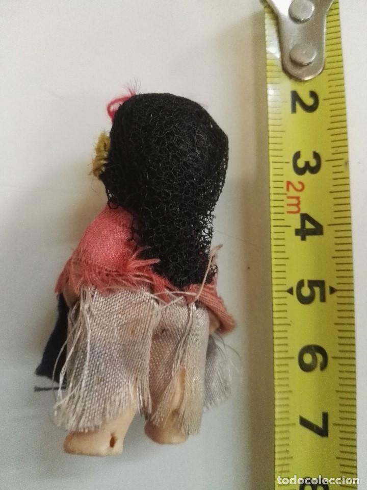 Mu&ntilde;eca espa&ntilde;ola clasica: Mu&ntilde;eca de celuloide con traje regional, peque&ntilde;a. - Foto 3