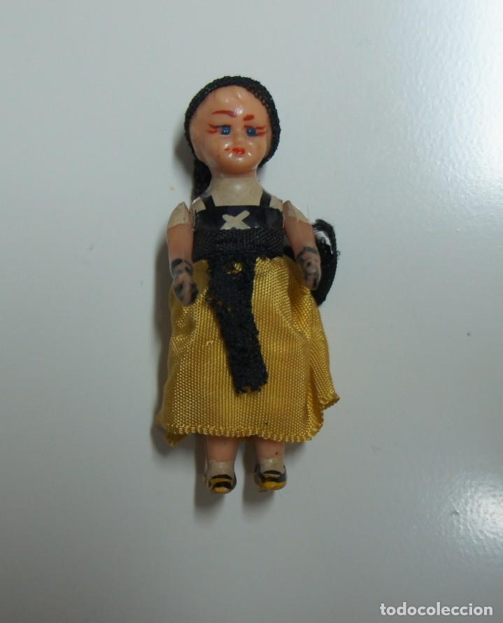 Mu&ntilde;eca espa&ntilde;ola clasica: MU&Ntilde;ECA MINI DE CELULOIDE ,MIDE 5 cm. - Foto 1