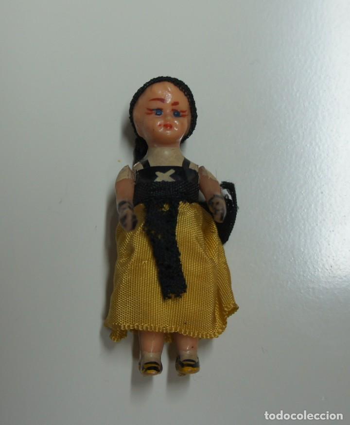 Mu&ntilde;eca espa&ntilde;ola clasica: MU&Ntilde;ECA MINI DE CELULOIDE ,MIDE 5 cm. - Foto 2