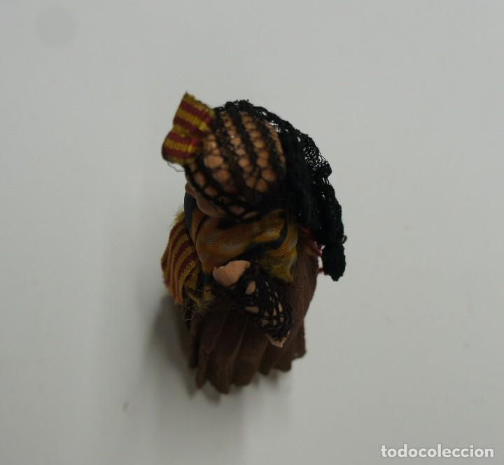 Mu&ntilde;eca espa&ntilde;ola clasica: MU&Ntilde;ECA MINIATURA DE CELULOIDE ,MIDE 6,5 cm. - Foto 4