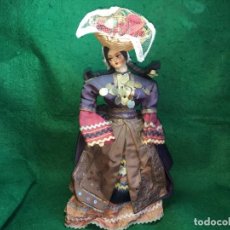 Muñeca española clasica: ANTIGUA MUÑECA REGIONAL BRAZOS DE ALAMBRE CON CESTO EN LA CABEZA. Lote 167546088