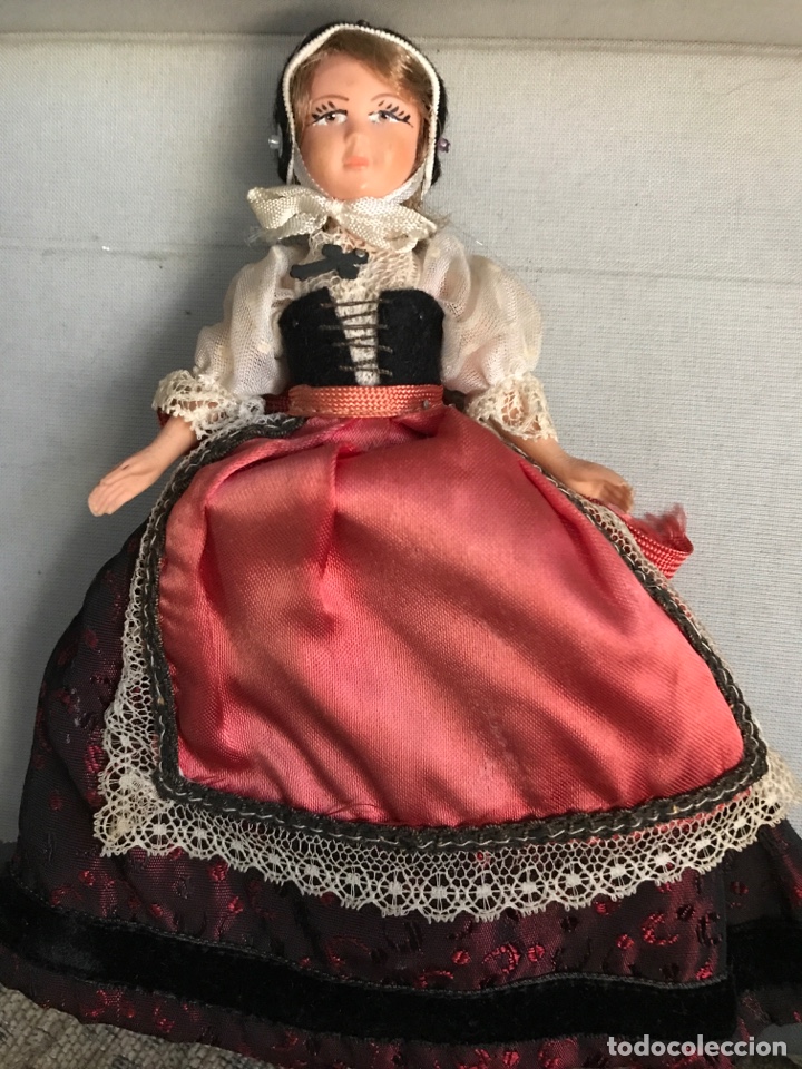 Mu&ntilde;eca espa&ntilde;ola clasica: Mu&ntilde;eca regional de celuloide de 17 cms - Foto 1