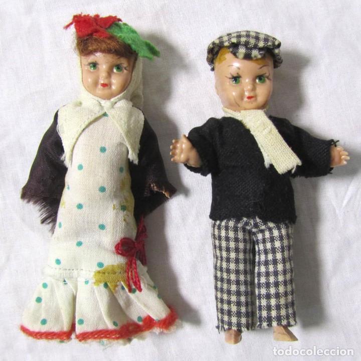 Mu&ntilde;eca espa&ntilde;ola clasica: Pareja de chulapos madrile&ntilde;os, pl&aacute;stico o celuloide - Foto 1
