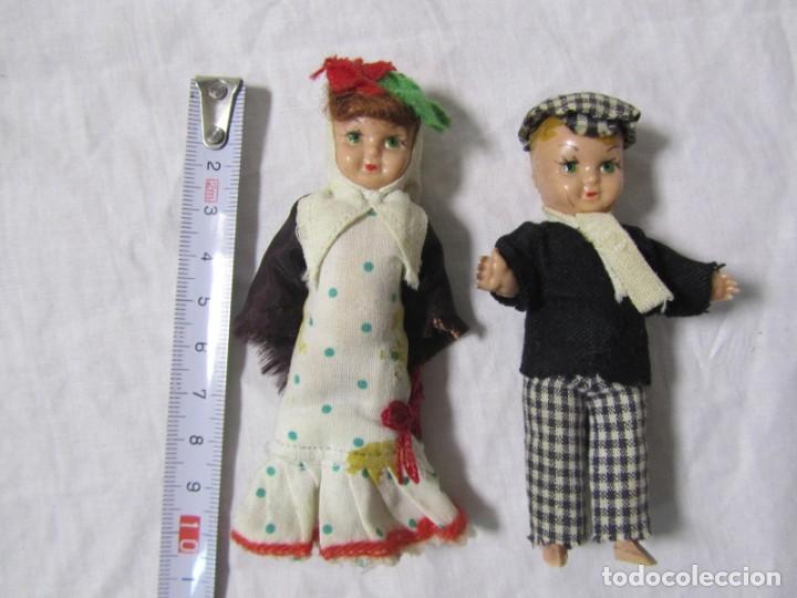 Mu&ntilde;eca espa&ntilde;ola clasica: Pareja de chulapos madrile&ntilde;os, pl&aacute;stico o celuloide - Foto 2