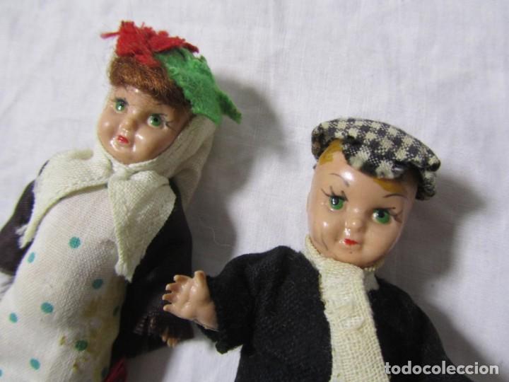 Mu&ntilde;eca espa&ntilde;ola clasica: Pareja de chulapos madrile&ntilde;os, pl&aacute;stico o celuloide - Foto 3