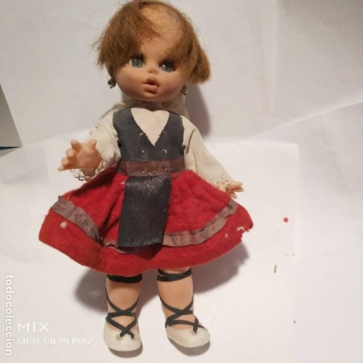 Mu&ntilde;eca espa&ntilde;ola clasica: ALDEANA VASCA EN VINILO ANTIGUA - Foto 1