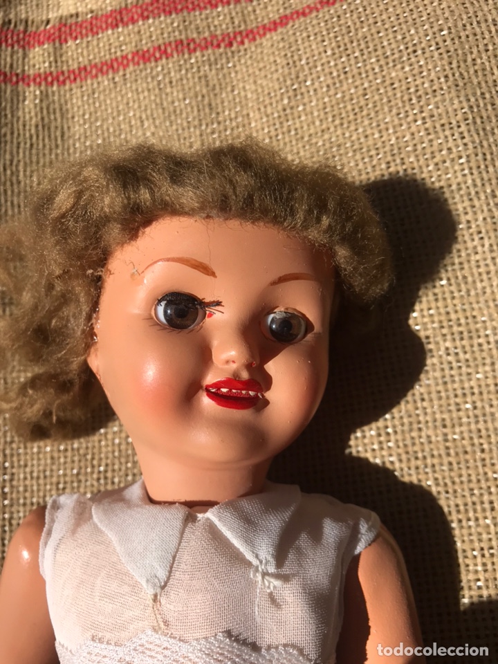 Mu&ntilde;eca espa&ntilde;ola clasica: Mu&ntilde;eca celuloide y cart&oacute;n piedra primera comuni&oacute;n - Foto 2