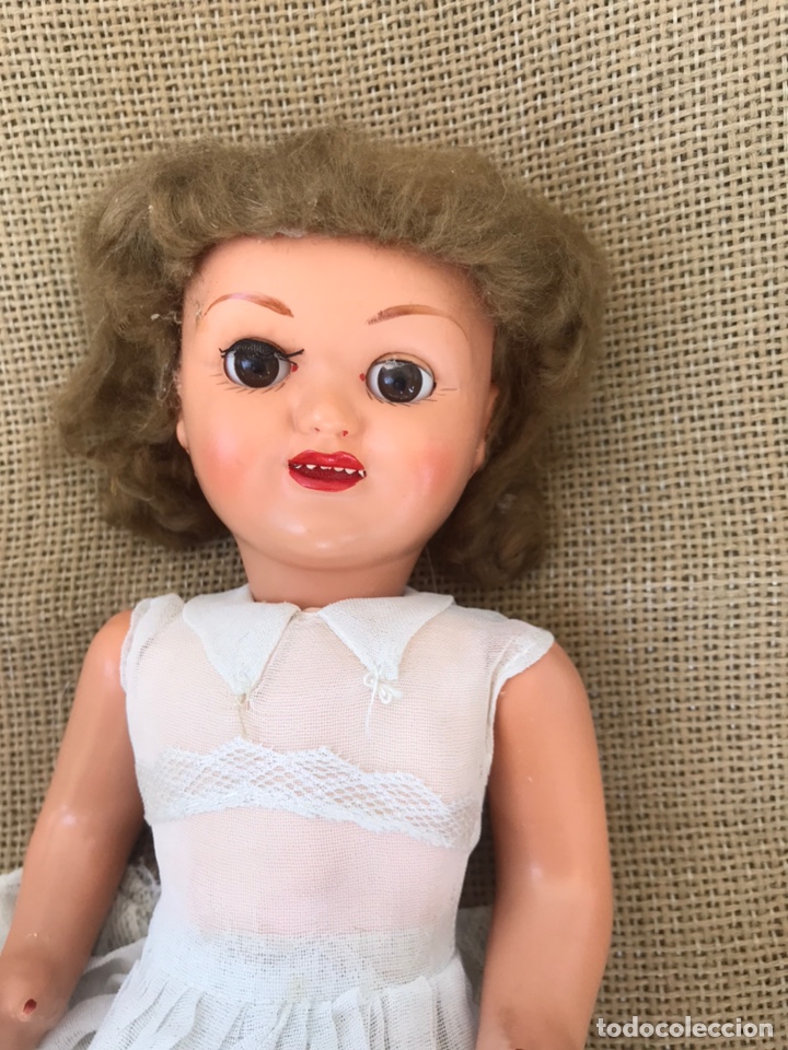 Mu&ntilde;eca espa&ntilde;ola clasica: Mu&ntilde;eca celuloide y cart&oacute;n piedra primera comuni&oacute;n - Foto 4