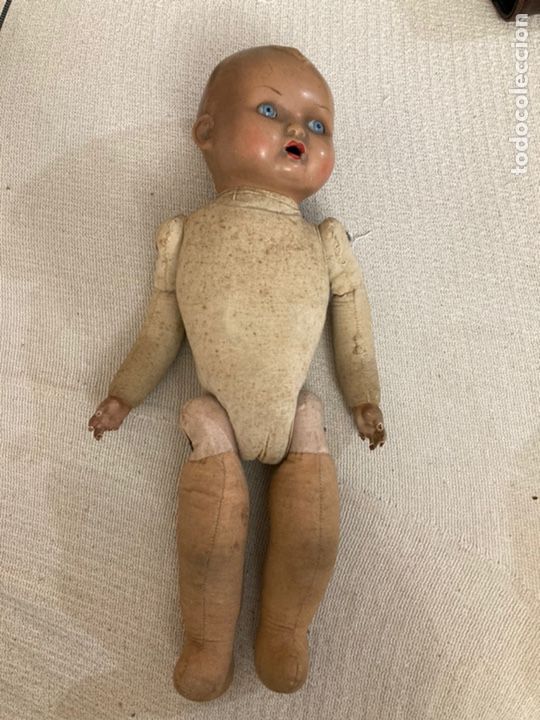 Klassische spanische Puppen: Mu&ntilde;eco Beb&eacute; de cart&oacute;n piedra articulado, ojos de cristal, numerado en la nuca, a&ntilde;os 40