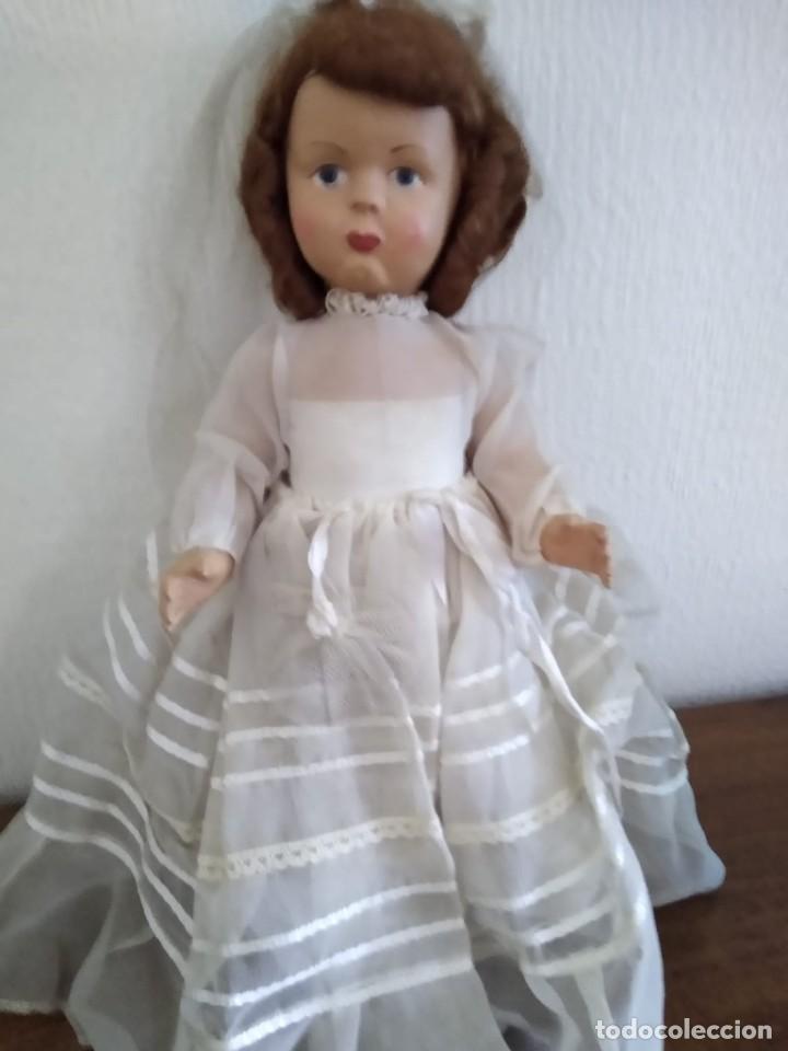 Mu&ntilde;eca espa&ntilde;ola clasica: Preciosa mu&ntilde;eca vestida de comuni&oacute;n. Celuloide. Unos 30 cm. - Foto 1