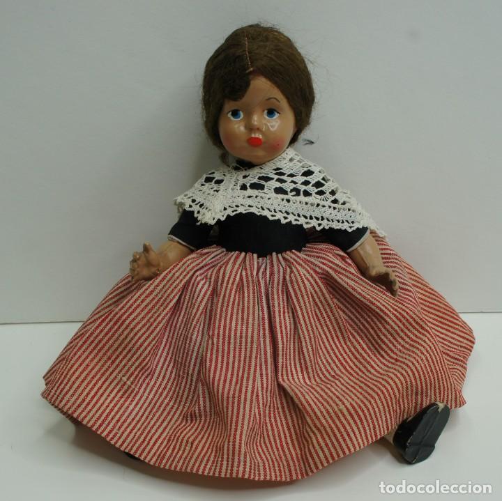 Mu&ntilde;eca espa&ntilde;ola clasica: MU&Ntilde;ECA DE CELULOIDE MIDE 19cm ( Tiene las gomas de las piernas dadas) . - Foto 2