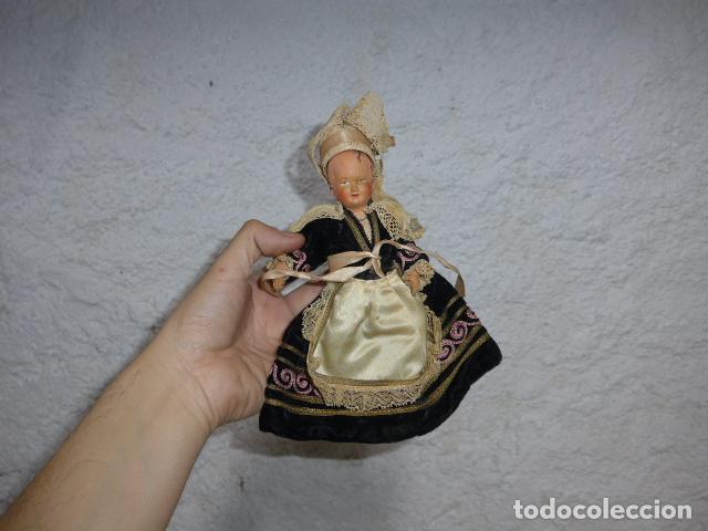 Mu&ntilde;eca espa&ntilde;ola clasica: Antigua mu&ntilde;eca de celuloide a identificar, tipo regional ? - Foto 1