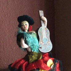 Muñeca española clasica: MUÑECA DE FIELTRO BAILAORA CON GUITARRA DE MARCA GOYA.