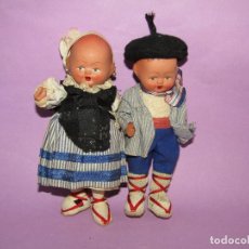 Bambola spagnola classica: ANTIGUA PAREJA DE MUÑECO Y MUÑECA DE BARRO COCIDO CON TRAJES TÍPICOS REGIONALES