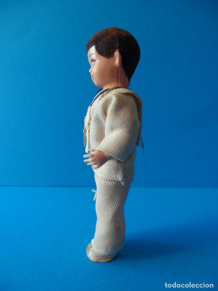 Mu&ntilde;eca espa&ntilde;ola clasica: Antiguo mu&ntilde;eco de Primera Comini&oacute;n de Celuloide o pl&aacute;stico. - Foto 5