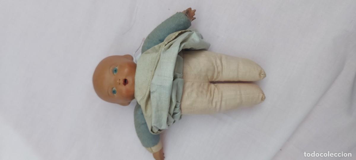 Mu&ntilde;eca espa&ntilde;ola clasica: Mu&ntilde;eco antiguo de terracota - Foto 2
