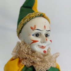 Bambola spagnola classica: ARLEQUIN DE PORCELANA CON PITO DE LOS AÑOS 30.