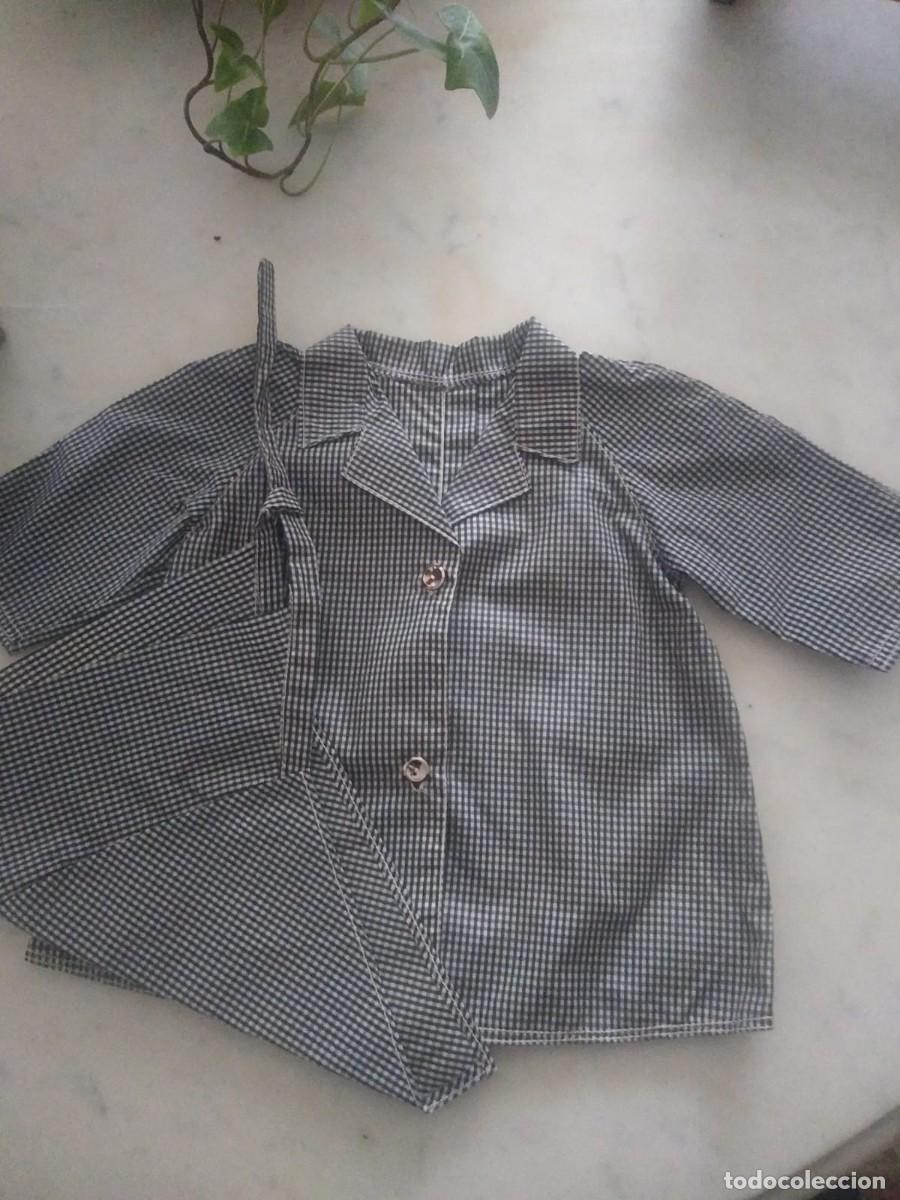 Mu&ntilde;eca espa&ntilde;ola clasica: Impermeable de mu&ntilde;eca a&ntilde;os 40. - Foto 1