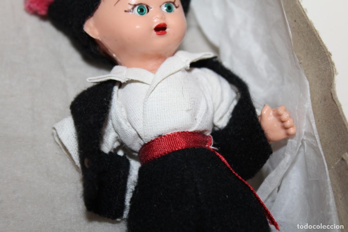 Mu&ntilde;eca espa&ntilde;ola clasica: ANTIGUOS MU&Ntilde;ECOS REGIOMALES DE CELULOIDE - PRESENTA DEFECTO - Foto 2