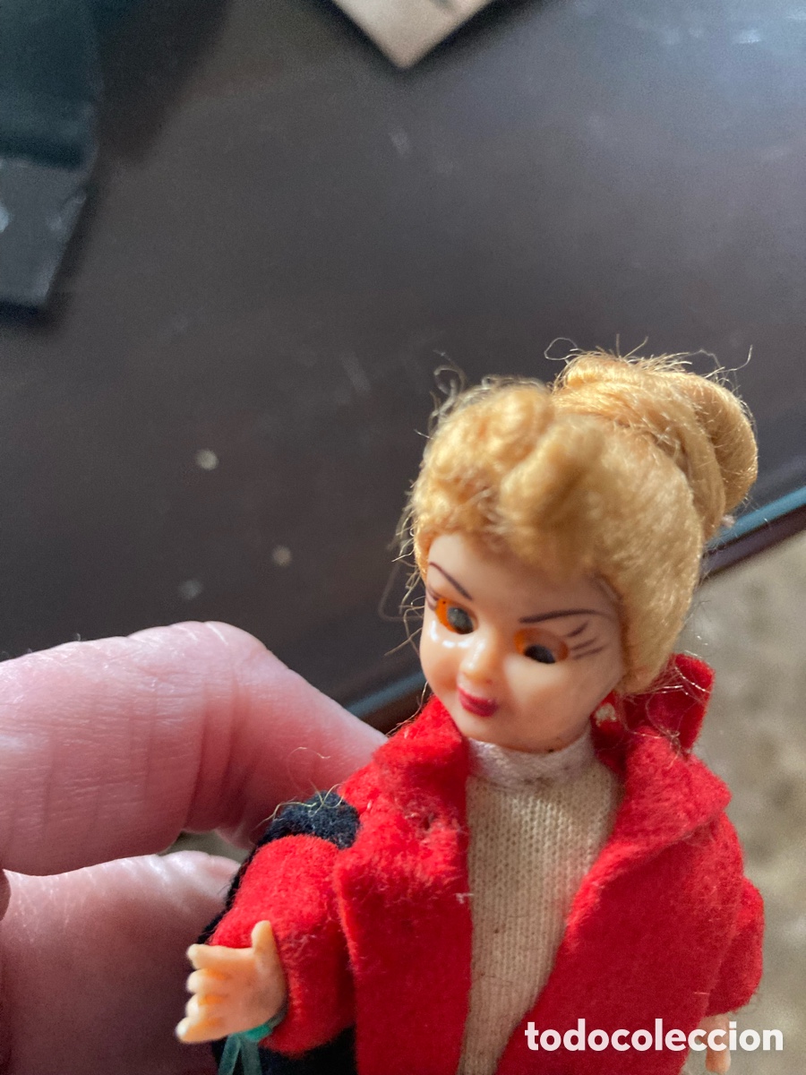 Mu&ntilde;eca espa&ntilde;ola clasica: Mu&ntilde;eca de pasta dura con perrito - Foto 1